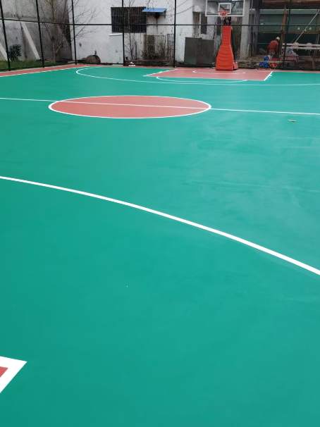 博望 球场长期使用易出现地面开裂
